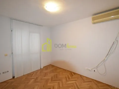 Izdavanje, poslovni prostor, 200m², Tološi, Podgorica - image 4