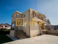 Izdavanje, kuća, 320m², Gornja Gorica, Podgorica - image 1