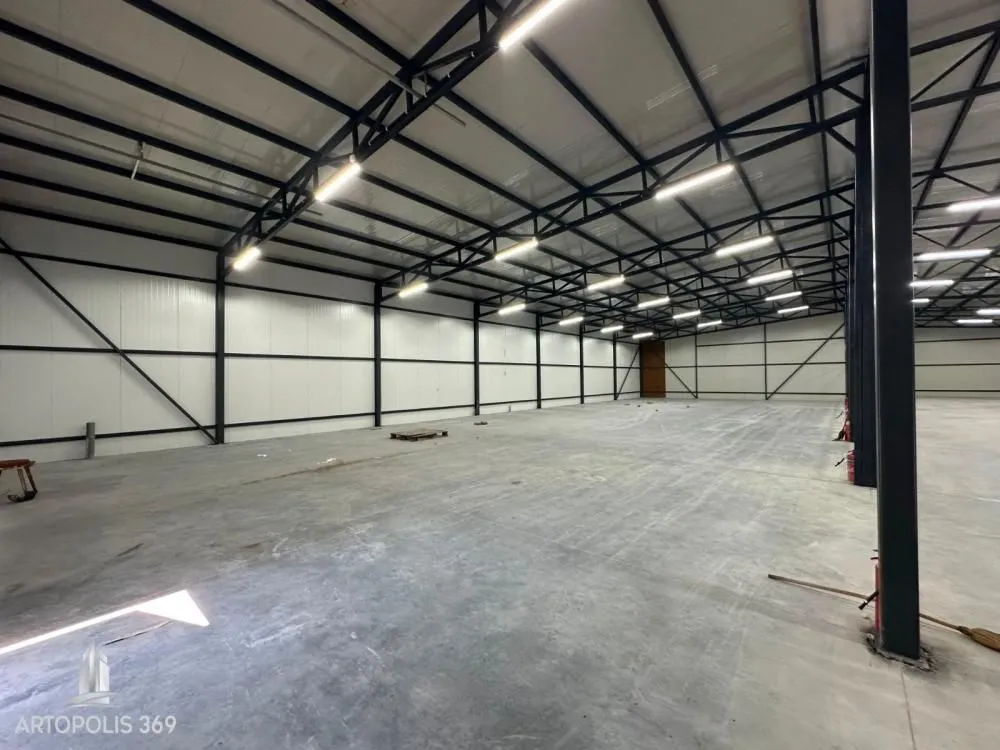 Izdavanje, poslovni prostor, 820m², Čukarica, Beograd