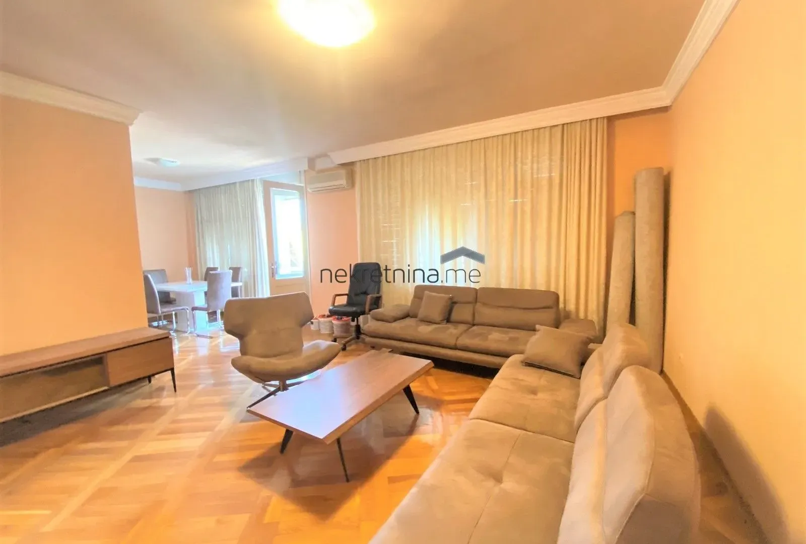 Izdavanje, dvosoban stan, 90m², Centar, Podgorica
