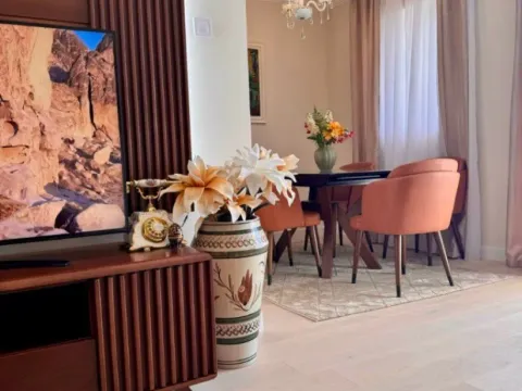 Izdavanje, trosoban stan, 95m², Preko Morače, Podgorica - image 1