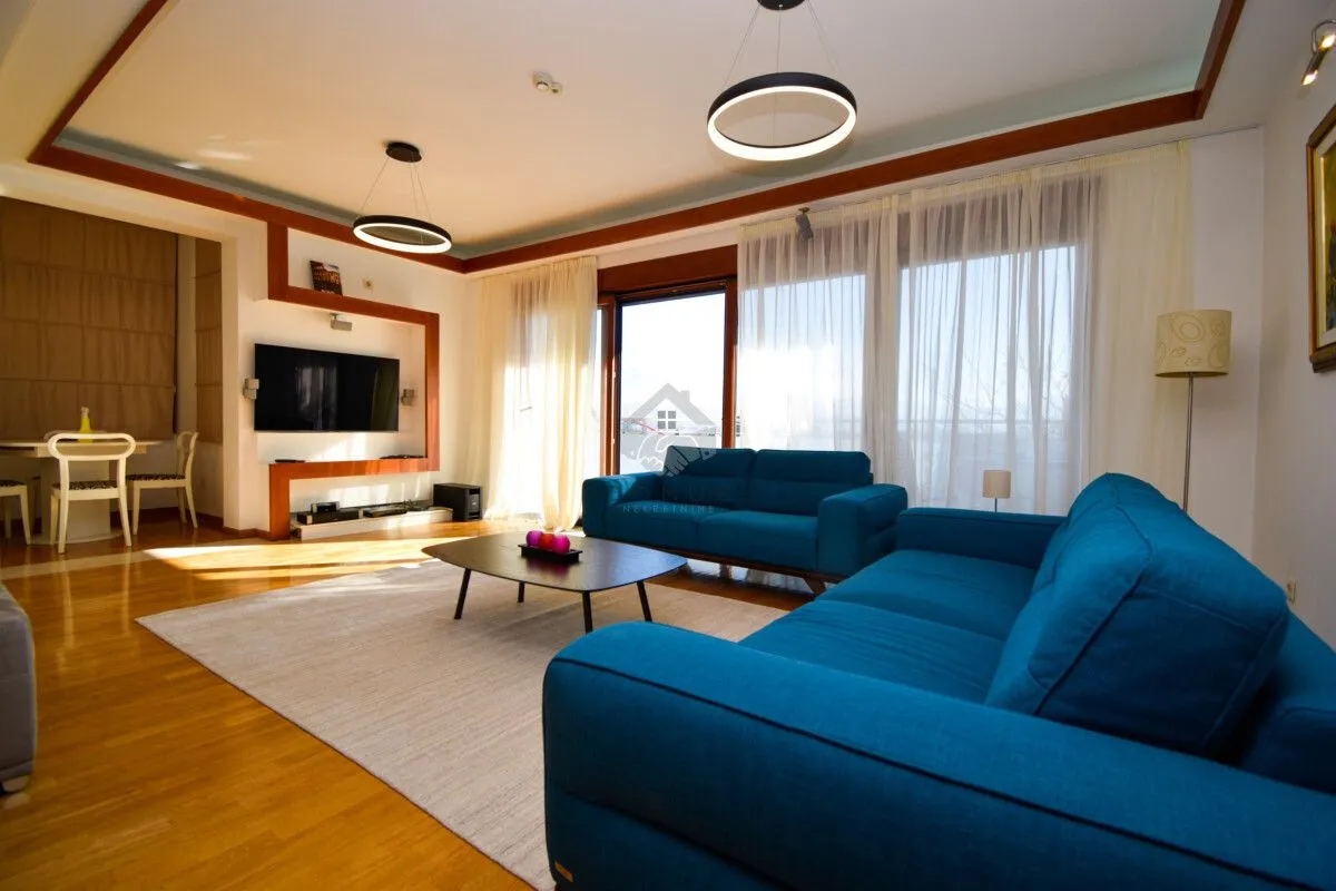 Izdavanje, dvosoban stan, 160m², Gorica C, Podgorica