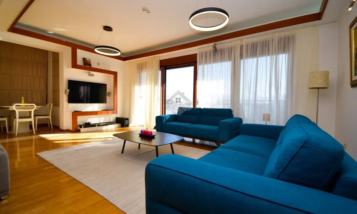 Izdavanje, dvosoban stan, 160m², Gorica C, Podgorica