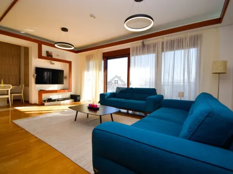 Izdavanje, dvosoban stan, 160m², Gorica C, Podgorica