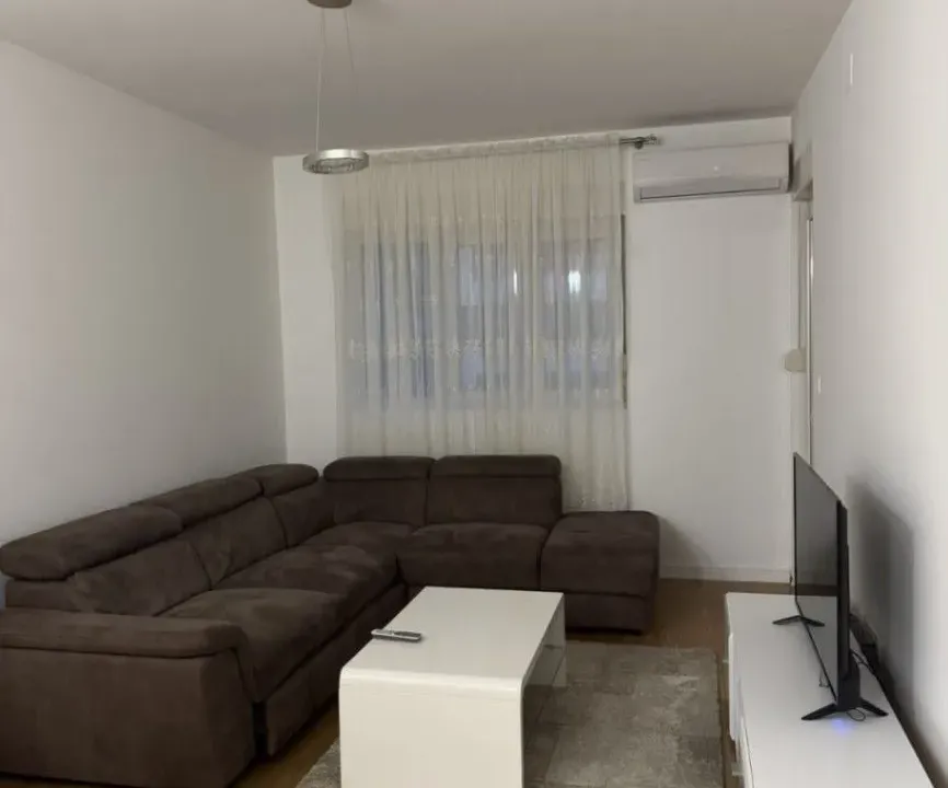 Izdavanje, jednosoban stan, 50m², Central Point, Podgorica