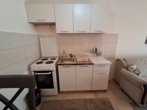 Izdavanje, garsonjera, 29m², Stari Aerodrom, Podgorica - image 2