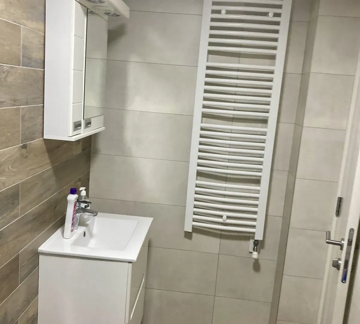 Izdavanje, jednosoban stan, 44m², Zemun Sve Podlokacije, Beograd