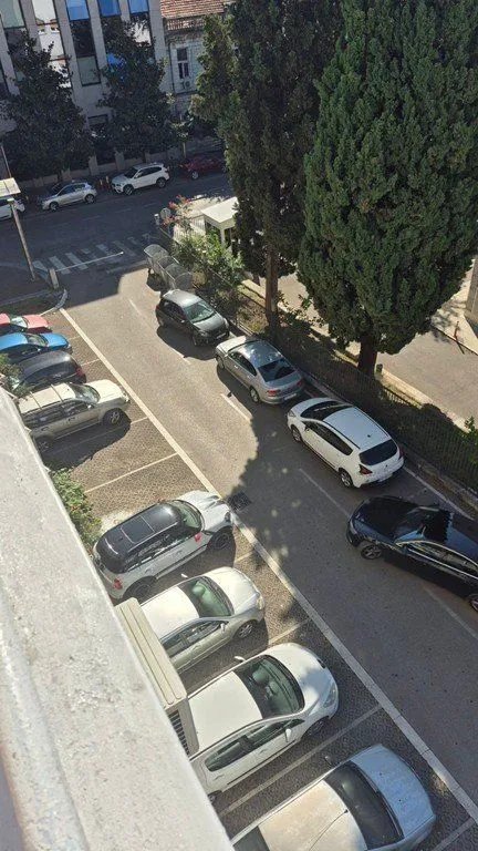 Izdavanje, dvosoban stan, 80m², Centar, Podgorica