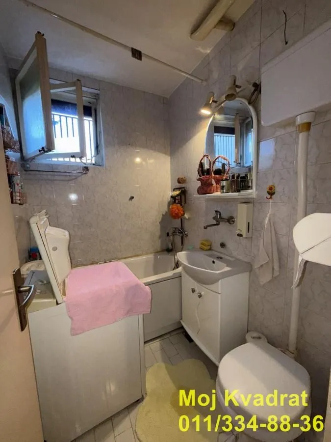 Prodaja, trosoban stan, 56m², Petlovo Brdo, Beograd