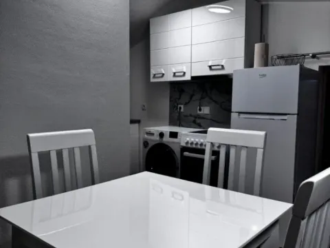 Izdavanje, jednosoban stan, 45m², Kavač, Kotor - image 7