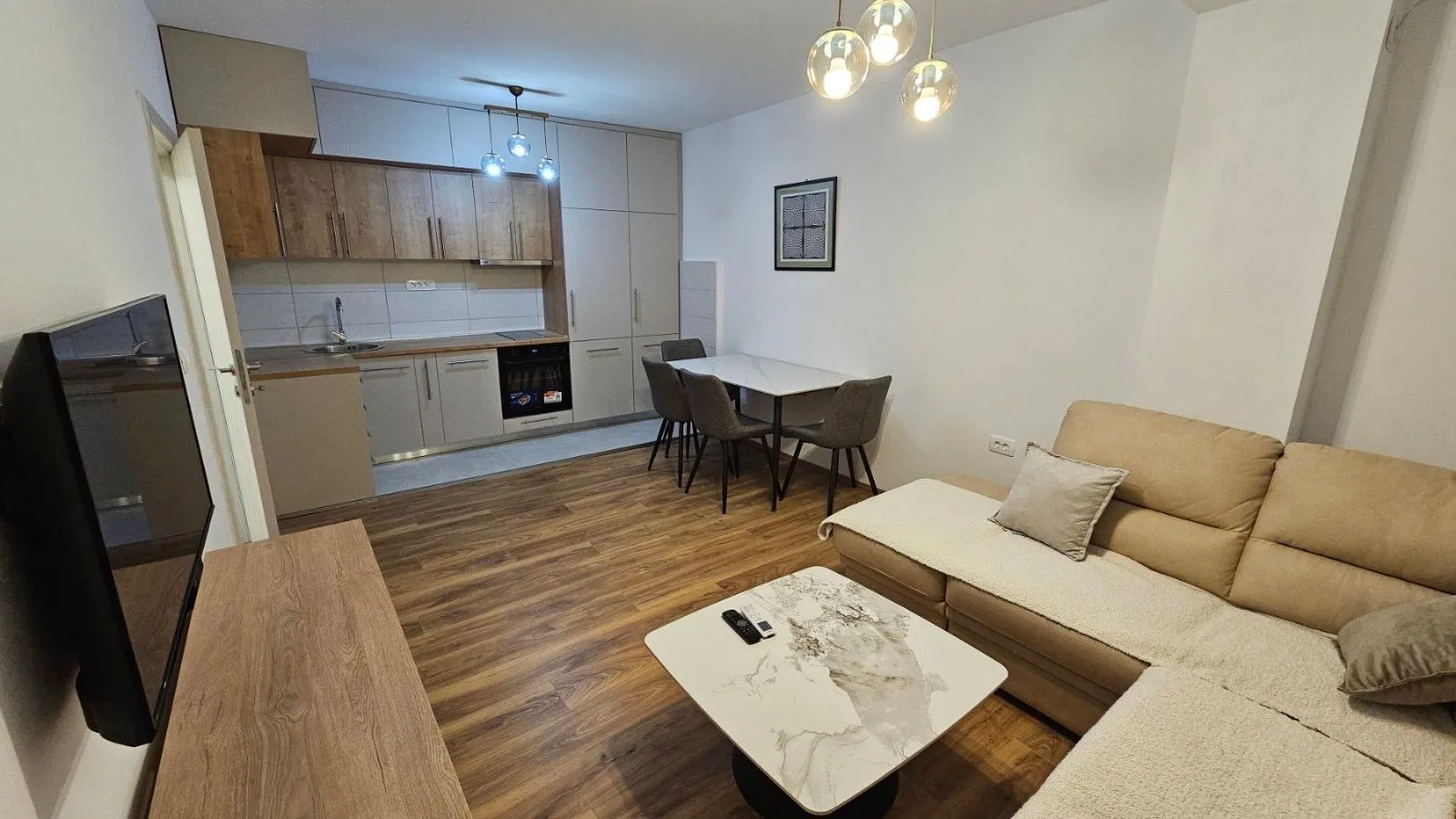 Izdavanje, jednosoban stan, 40m², Pejton, Podgorica
