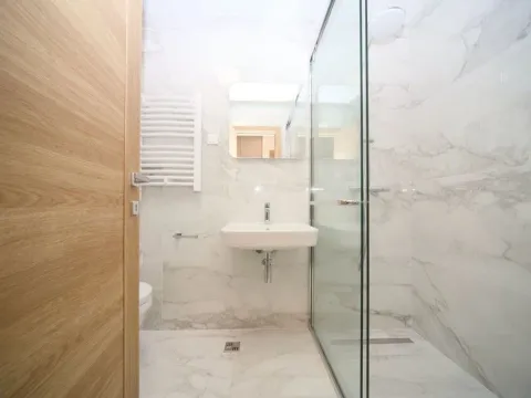 Izdavanje, jednosoban stan, 50m², City Kvart, Podgorica - image 8