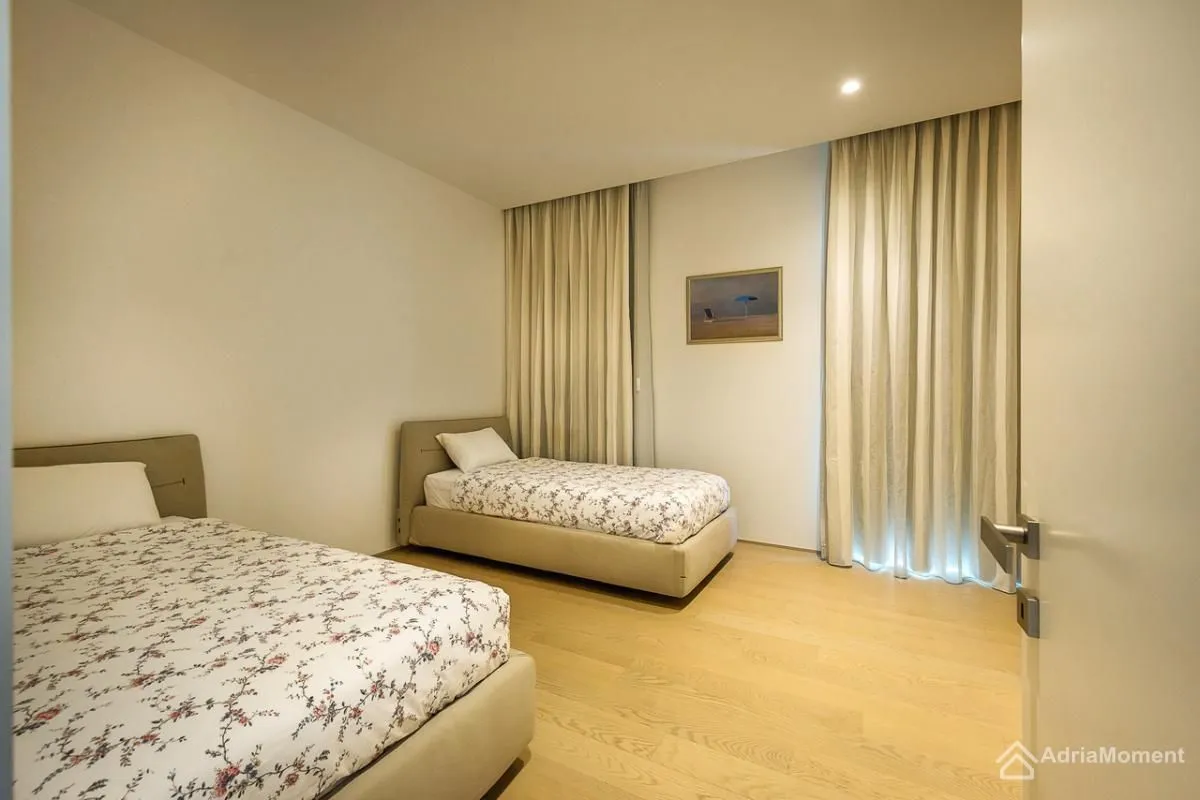 Prodaja, dvosoban stan, 156m², Centar, Budva