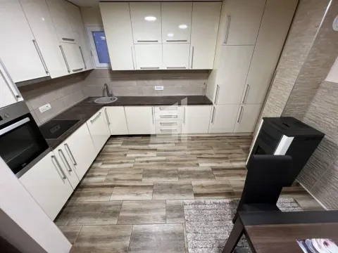 Izdavanje, trosoban stan, 70m², Tološi, Podgorica - image 4