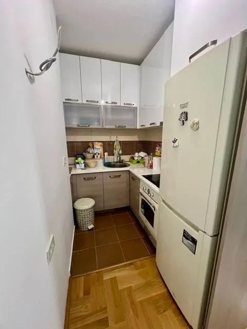 Izdavanje, dvosoban stan, 64m², Vezirov Most, Podgorica