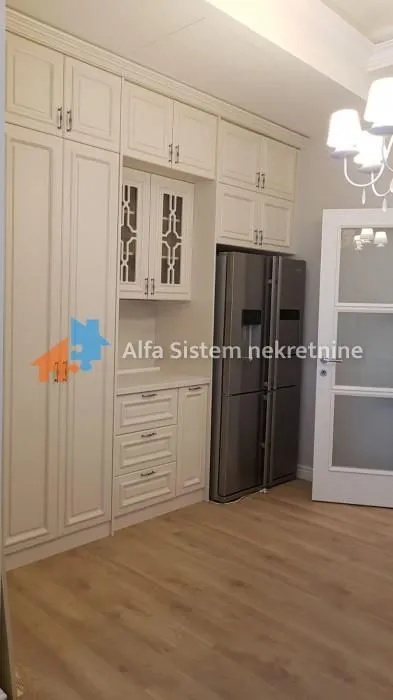 Izdavanje, stan, 215m², Savski Venac, Beograd
