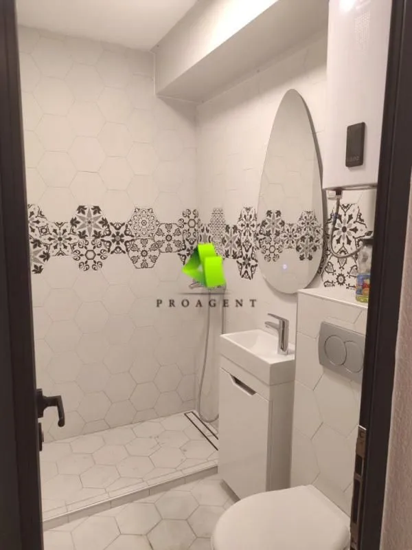 Izdavanje, poslovni prostor, 30m², Centar, Kruševac