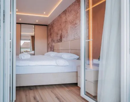 Rent, two bedroom apartment, 55m², Tivat, Crna Gora - image 6