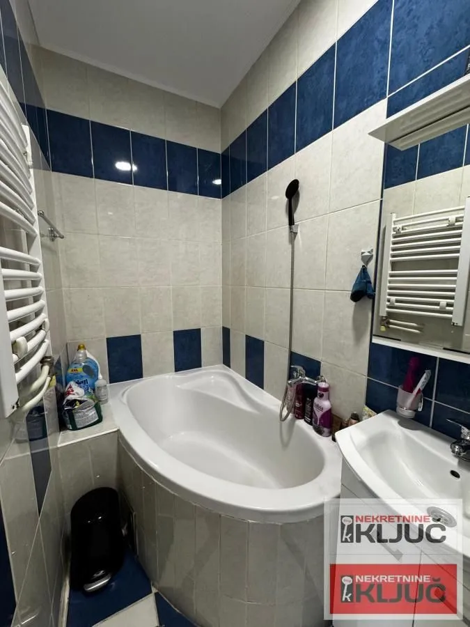 Prodaja, trosoban stan, 68m², Centar, Novi Sad