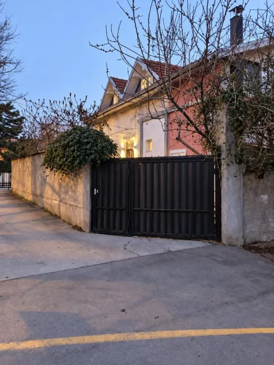 Izdavanje, kuća, 100m², Savski Venac, Beograd