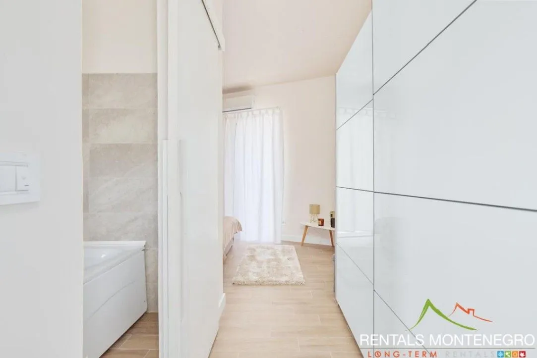Rent, four bedroom apartment, 79m², Dumidran, Tivat