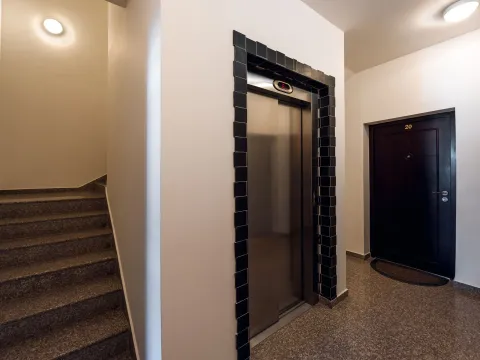 Rent, three bedroom apartment, 60m², Budva, Crna Gora - image 2