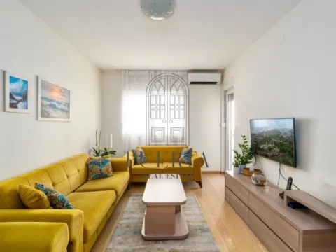 Prodaja, dvosoban stan, 72m², City Kvart, Podgorica - image 1