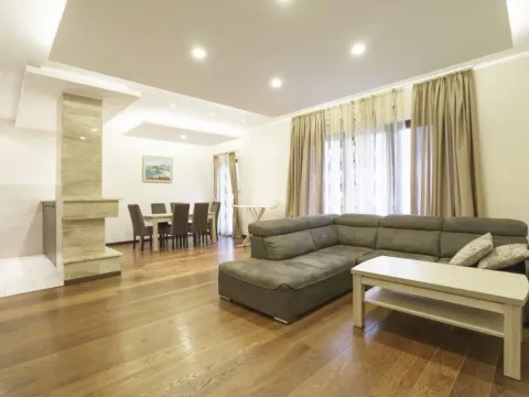 Prodaja, dvosoban stan, 92m², Budva, Crna Gora