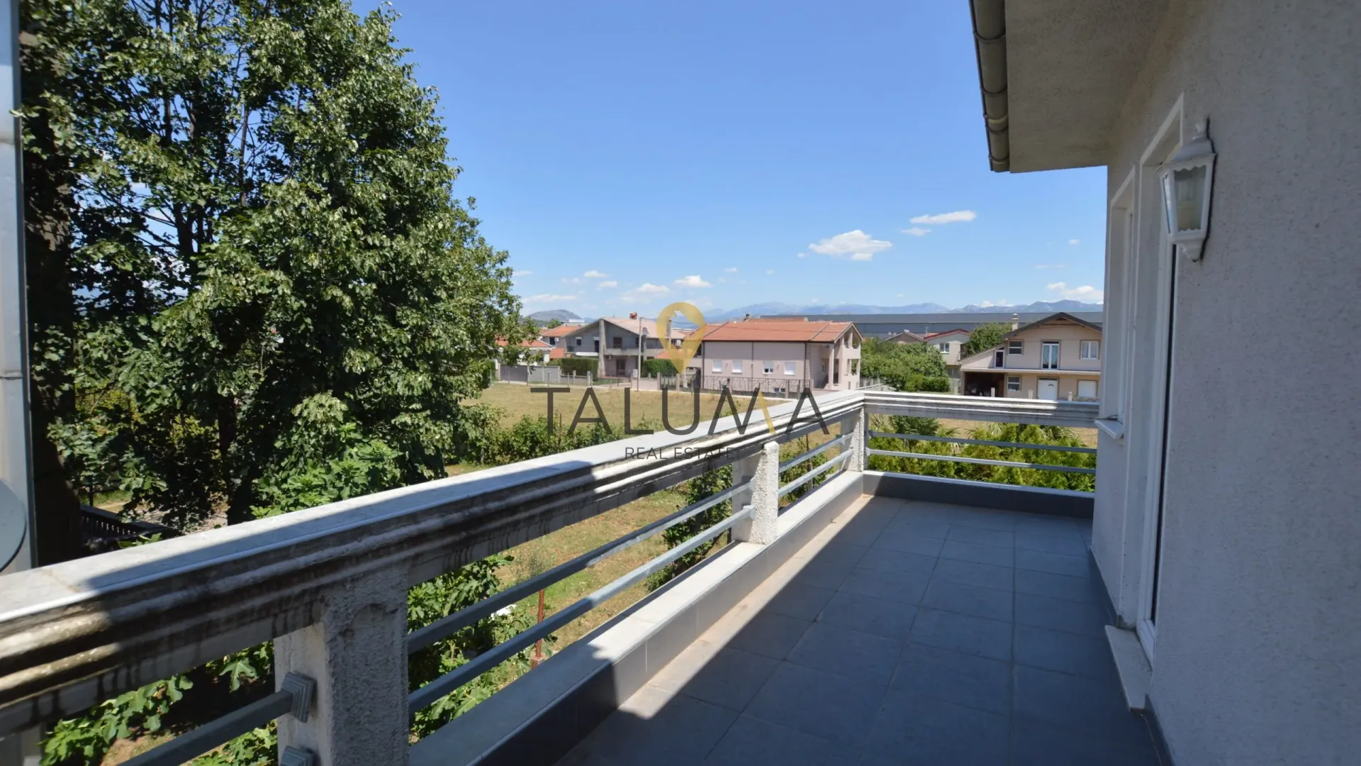 Sale, house, 350m², Dahna, Podgorica