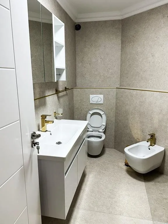 Izdavanje, četvorosoban stan, 266m², Stari Aerodrom, Podgorica