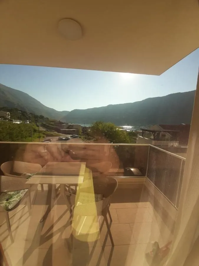 Rent, two bedroom apartment, 65m², Dobrota, Kotor