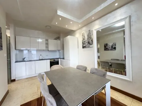 Izdavanje, četvorosoban stan, 130m², Centar, Podgorica - image 9