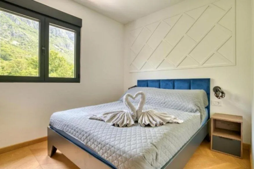 Sale, three bedroom apartment, 90m², Sveti Stefan, Budva