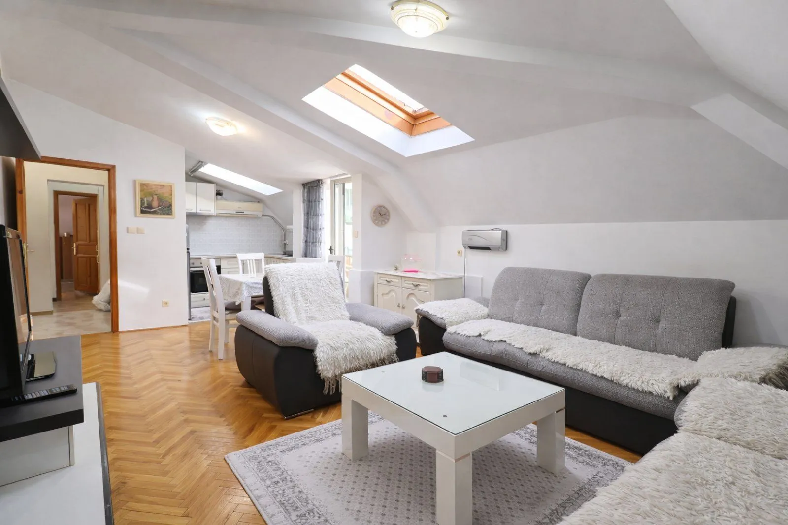 Prodaja, dvosoban stan, 63m², Ljubović, Podgorica
