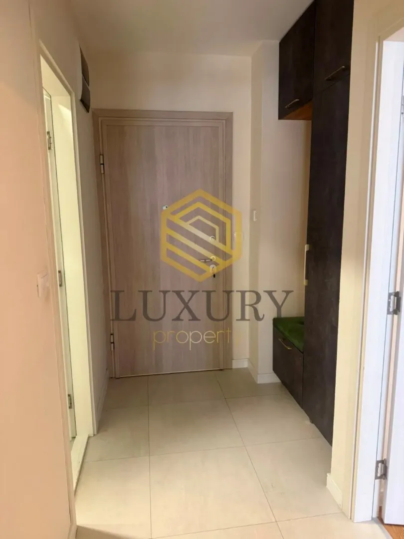 Izdavanje, jednosoban stan, 49m², Central Point, Podgorica
