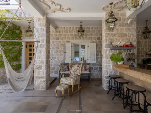 Rent, house, 587m², Dobrota, Kotor - image 26