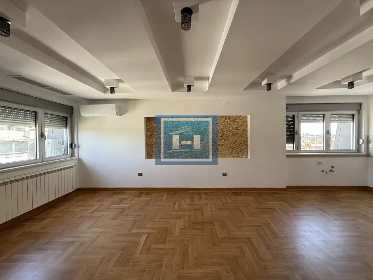 Prodaja, dvosoban stan, 77m², Vašarište, Jagodina