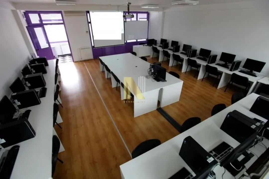 Izdavanje, poslovni prostor, 500m², Adamovićevo Naselje, Novi Sad Sve Podlokacije
