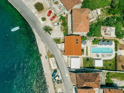 Izdavanje, kuća, 170m², Donja Lastva, Tivat - image 36