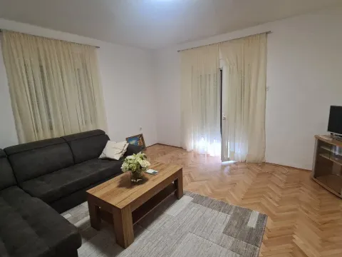 Izdavanje, dvosoban stan, Podgorica, Crna Gora - image 9