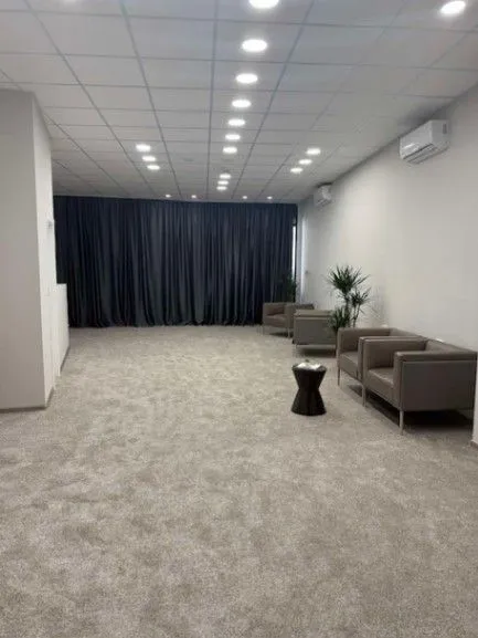 Izdavanje, poslovni prostor, 65m², Bečići, Budva