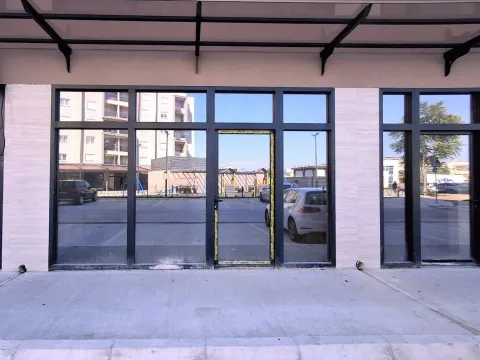 Rent, office space, 50m², Stari Aerodrom, Podgorica - image 2