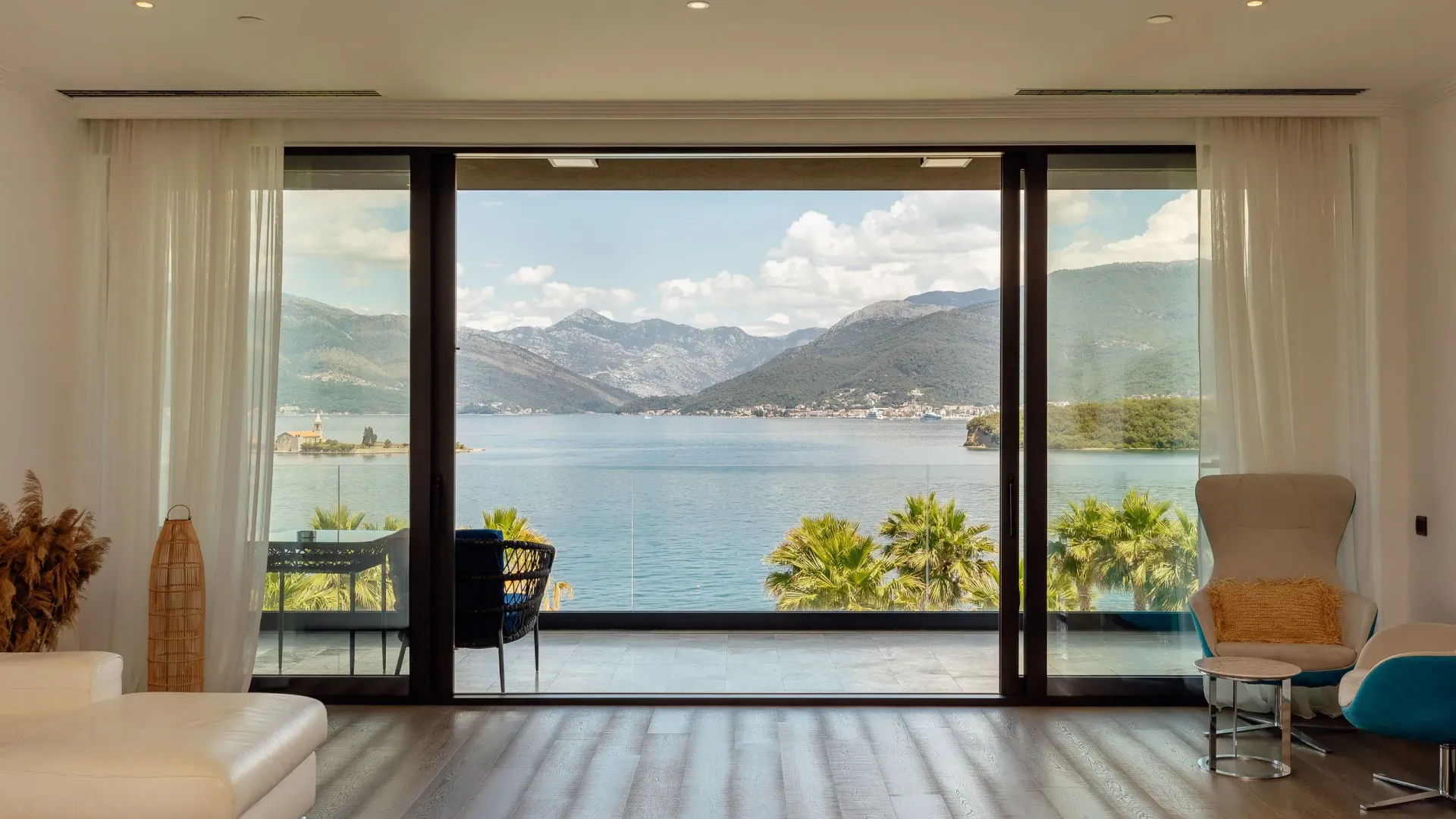Prodaja, dvosoban stan, 190m², Đuraševići, Tivat