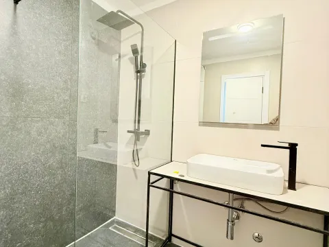 Izdavanje, dvosoban stan, 80m², Vezirov Most, Podgorica - image 11