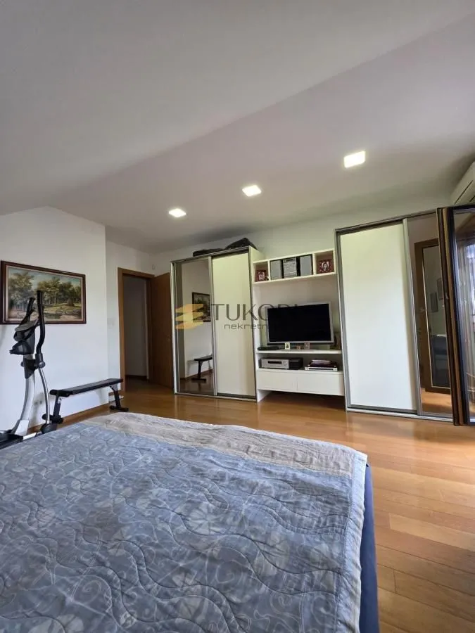 Prodaja, stan, 352m², Centar, Novi Sad