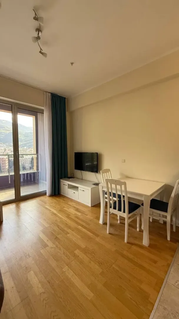 Living room with dining area and access to the terrace.