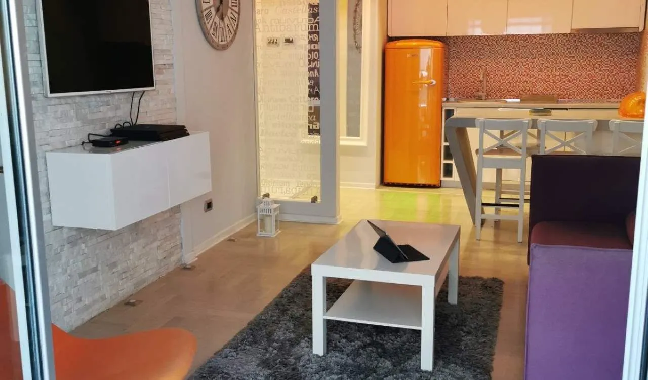 Prodaja, jednosoban stan, 57m², Tivat, Crna Gora