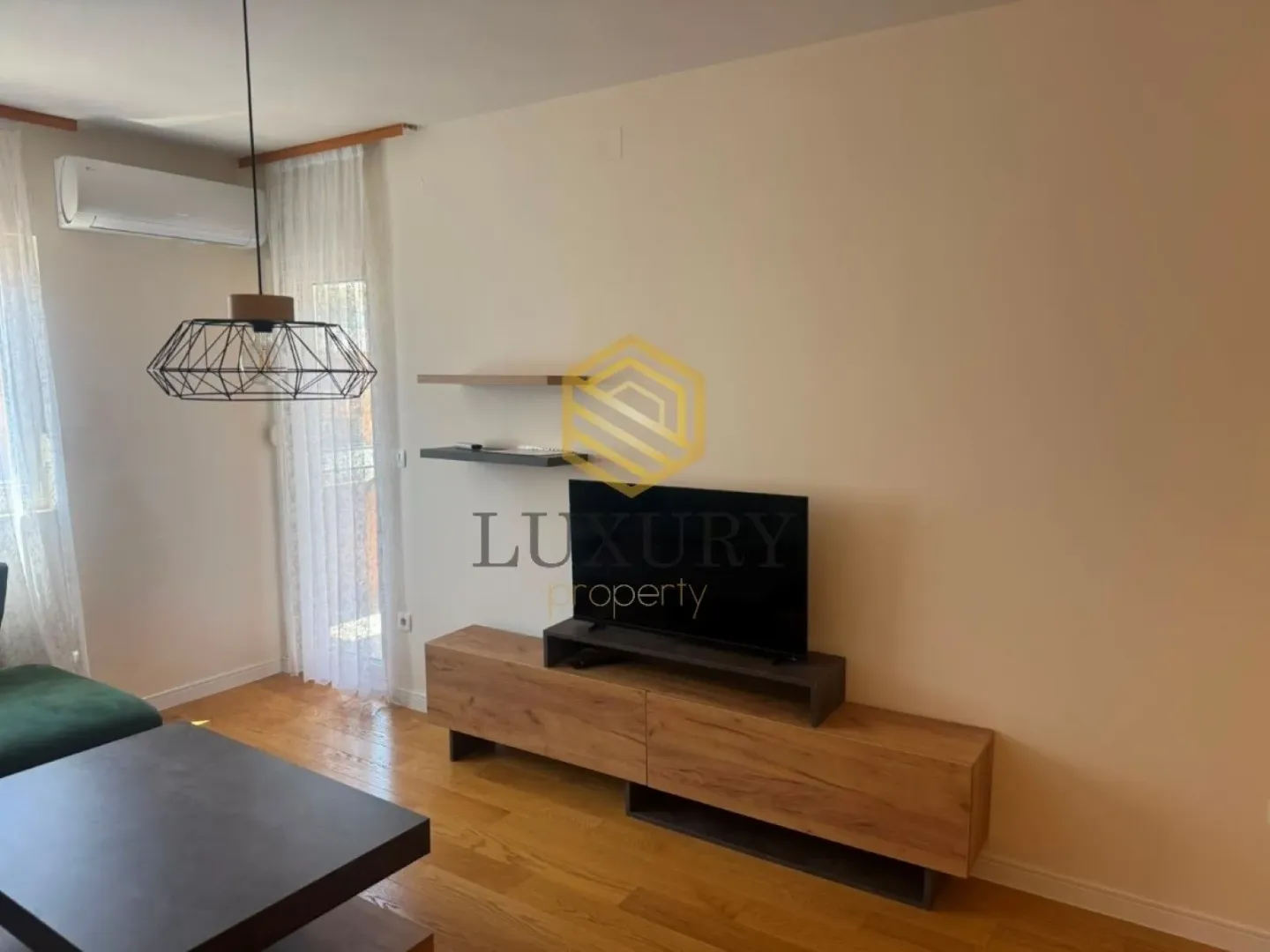 Izdavanje, jednosoban stan, 49m², Central Point, Podgorica