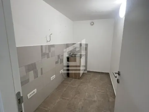 Izdavanje, poslovni prostor, Blok 9, Podgorica - image 4