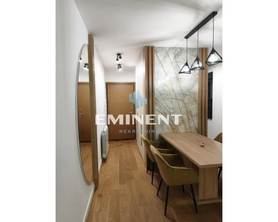 Izdavanje, trosoban stan, 65m², Čubura, Beograd